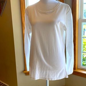 EUC Women’s plain white crew neck, long sleeved t-shirt.